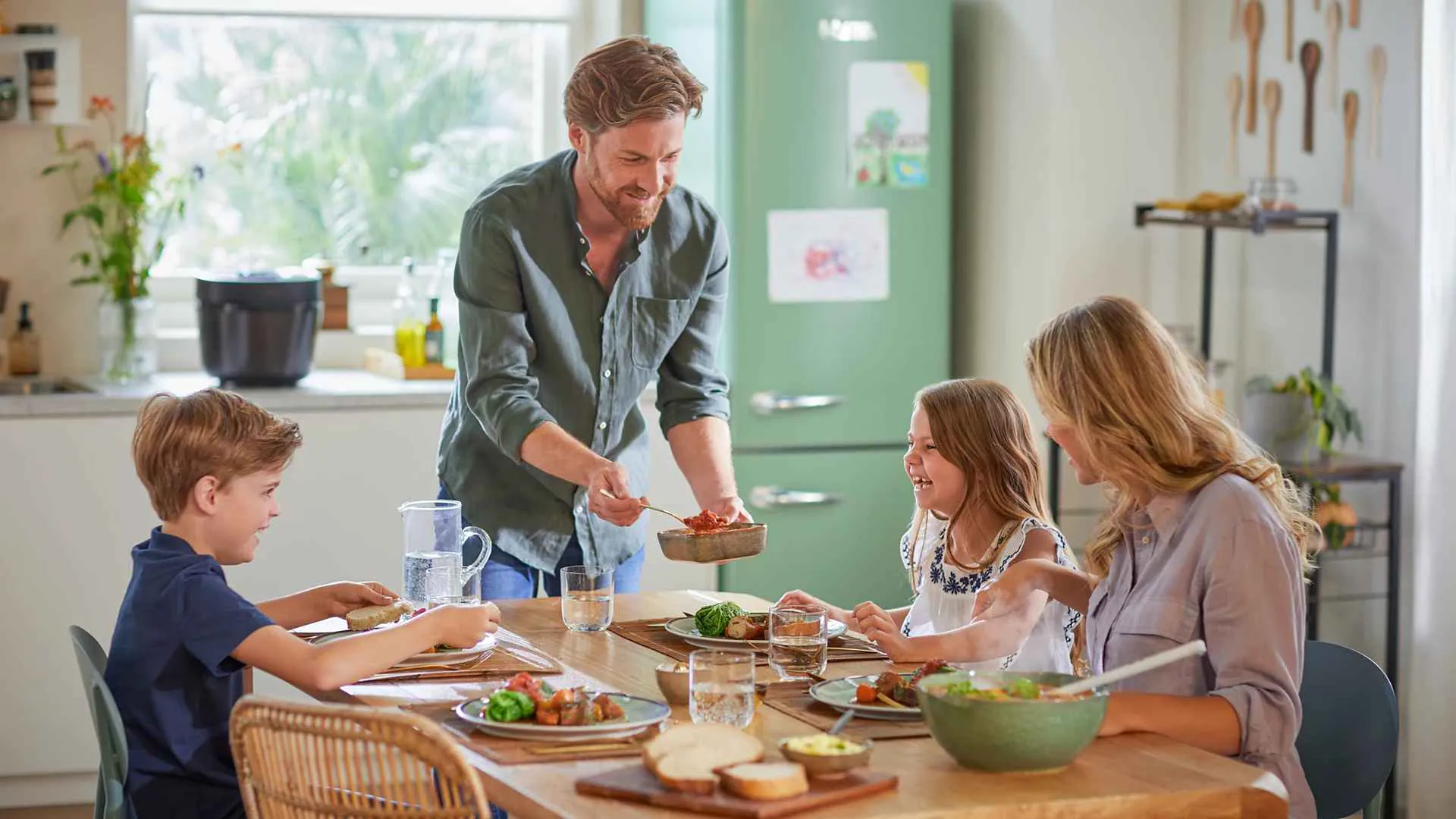 Izbaudiet Philips plītis. Izbaudiet priecīgu ģimenes maltīti, ko var viegli pagatavot, pateicoties izcilam dizainam un jaunākajām tehnoloģijām.