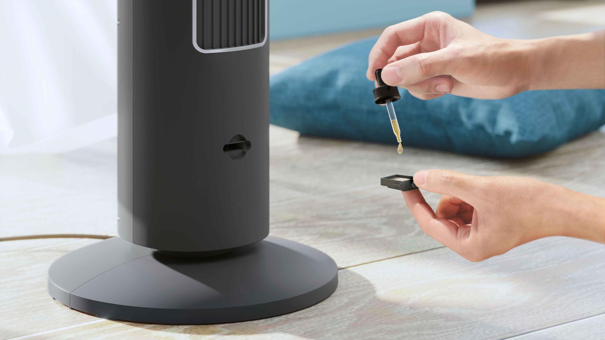 Philips dzesēšanas ventilators izceļas ar Climate Care sektoru, un attēlā redzams, ka tas ir piepildīts ar eļļu, kas uzlabo tā aromterapiju, nodrošinot maksimālu komfortu.