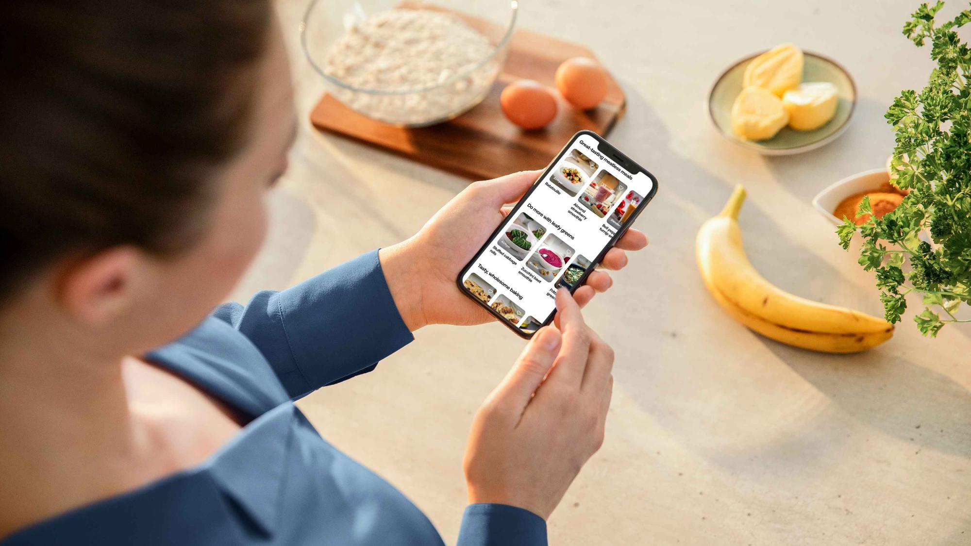 Philips HomeID lietotne tālrunī: atklājiet ēdienus bez gaļas, izpētiet receptes. Svaigas sastāvdaļas izceļ zīmola inovācijas virtuvē.