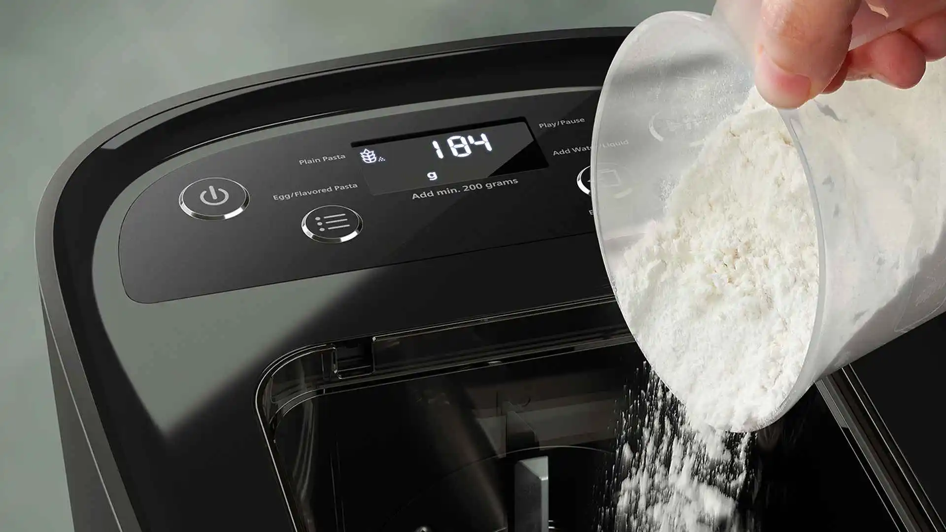 Izbaudiet svaigu pastu ar Philips pastas gatavotāju. Milti tiek iebērti, kamēr tiek parādīts taimeris un svars, garantējot viendabīgas kvalitātes mājās gatavotu pastu katru reizi.