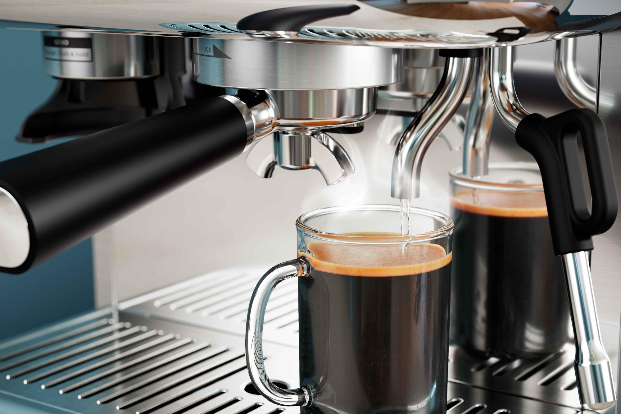 Philips pusautomātiskais kafijas automāts lej espreso stikla krūzē, ceļas tvaiks. Redzams portafiltrs. Izceļ dizainu un lietošanas ērtumu. Ideāls dzēriens mājās.