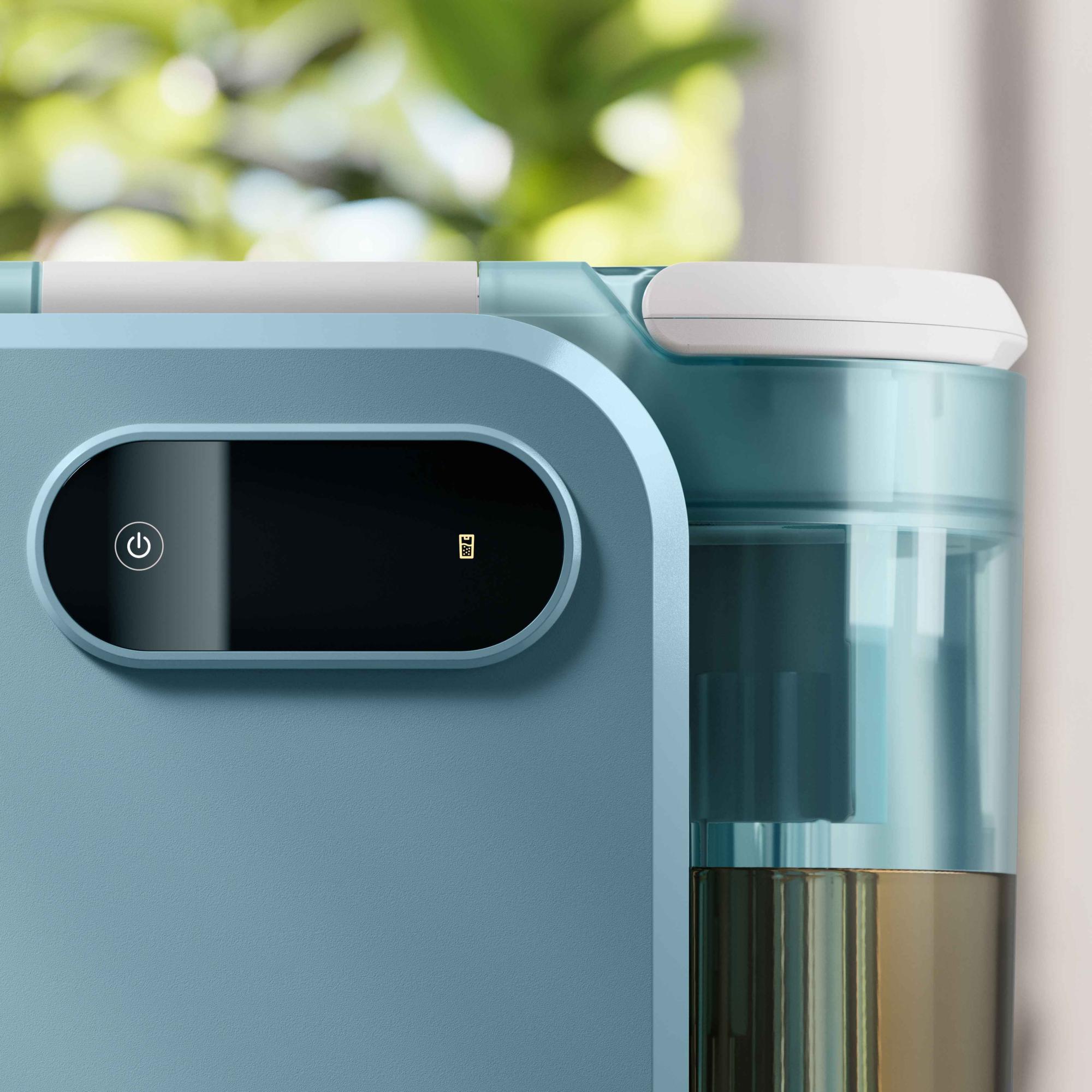 Gaiši zilā Philips traipu tīrītāja tuvplāns, kurā redzams tā ekrāns, barošanas ikona, caurspīdīgā tvertne ar šķidrumu un baltā augšdaļa, kas atspoguļo izcilu dizainu.