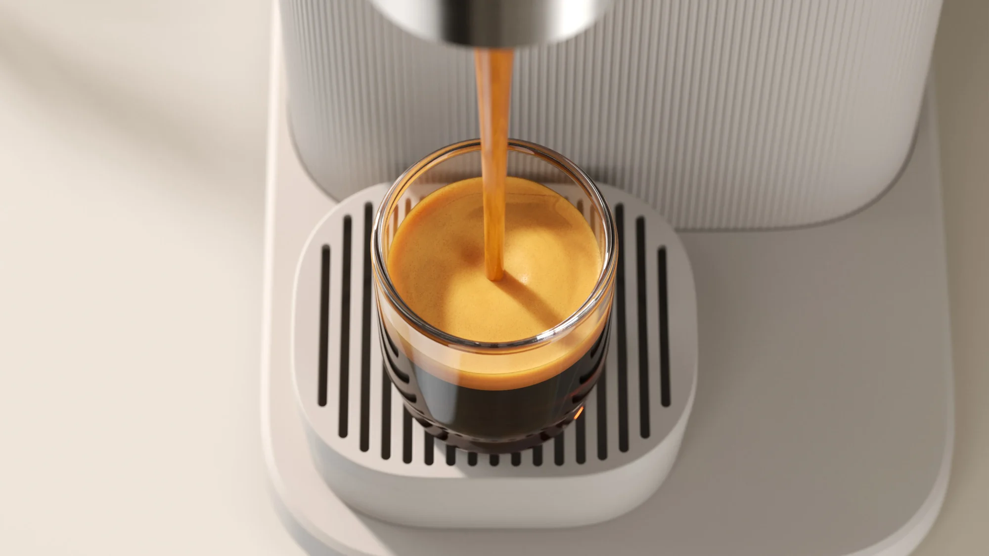 Espreso plūst glāzē no Philips Baristina kafijas automāta, radot bagātīgu putu kārtu. Izbaudi augstākās kvalitātes kafijas pagatavošanas ierīci.